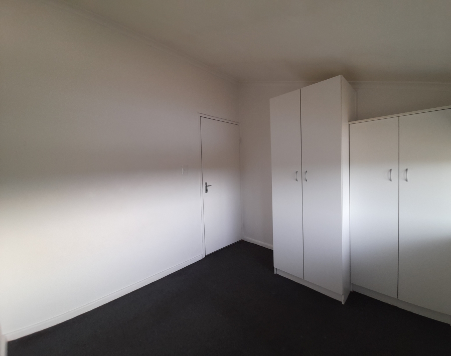 8 Bedroom Property for Sale in Uitzicht Western Cape